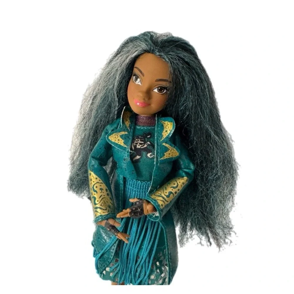 Hasbro Disney Descendants Uma Doll Girls 11 inch Teal Long Sleeve Pirate Toy